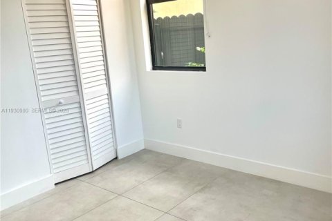 Снять в аренду квартиру в Майами, Флорида 2 спальни, 69.68м2, № 1989744 - фото 22