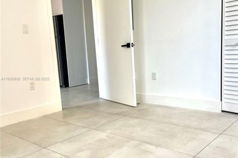Снять в аренду квартиру в Майами, Флорида 2 спальни, 69.68м2, № 1989744 - фото 23
