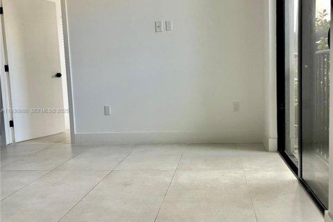 Снять в аренду квартиру в Майами, Флорида 2 спальни, 69.68м2, № 1989744 - фото 18