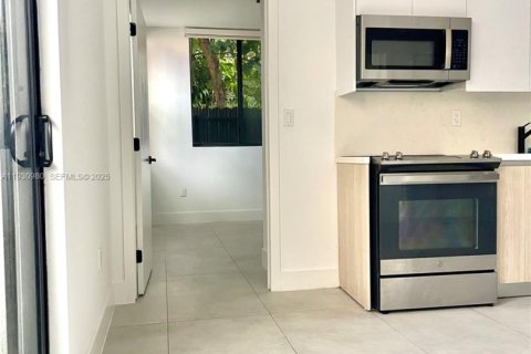 Снять в аренду квартиру в Майами, Флорида 2 спальни, 69.68м2, № 1989744 - фото 10