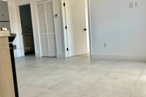 Снять в аренду квартиру в Майами, Флорида 2 спальни, 69.68м2, № 1989744 - фото 17