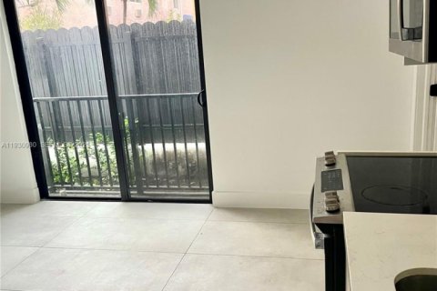 Снять в аренду квартиру в Майами, Флорида 2 спальни, 69.68м2, № 1989744 - фото 26
