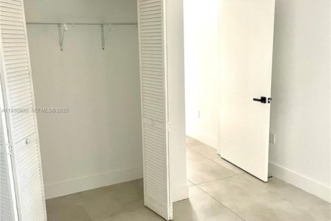 Снять в аренду квартиру в Майами, Флорида 2 спальни, 69.68м2, № 1989744 - фото 27