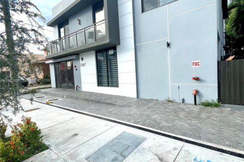 Снять в аренду квартиру в Майами, Флорида 2 спальни, 69.68м2, № 1989744 - фото 1