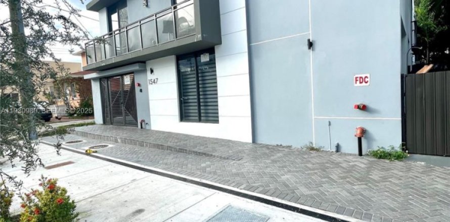 Квартира в Майами, Флорида 2 спальни, 69.68м2 № 1989744