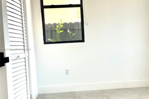 Снять в аренду квартиру в Майами, Флорида 2 спальни, 69.68м2, № 1989744 - фото 20