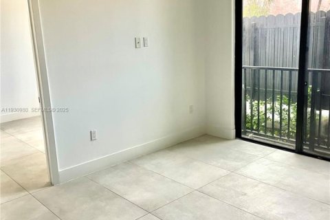 Снять в аренду квартиру в Майами, Флорида 2 спальни, 69.68м2, № 1989744 - фото 25