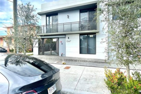 Снять в аренду квартиру в Майами, Флорида 2 спальни, 69.68м2, № 1989744 - фото 4