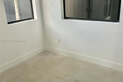 Снять в аренду квартиру в Майами, Флорида 2 спальни, 69.68м2, № 1989744 - фото 13