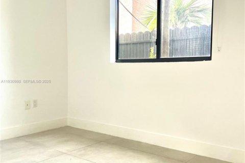 Снять в аренду квартиру в Майами, Флорида 2 спальни, 69.68м2, № 1989744 - фото 19