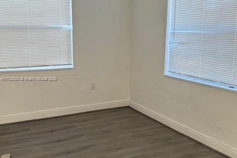 House in Miami, Florida 3 bedrooms, 109.16 sq.m. № 1474442 - photo 13