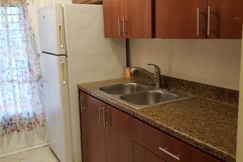 Condominio en alquiler en Hallandale Beach, Florida, 1 dormitorio, 59.46 m2 № 2003852 - foto 3