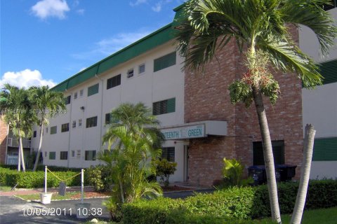 Condominio en alquiler en Hallandale Beach, Florida, 1 dormitorio, 59.46 m2 № 2003852 - foto 12