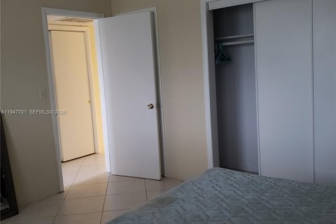 Condominio en alquiler en Hallandale Beach, Florida, 1 dormitorio, 59.46 m2 № 2003852 - foto 8