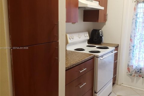 Condominio en alquiler en Hallandale Beach, Florida, 1 dormitorio, 59.46 m2 № 2003852 - foto 4