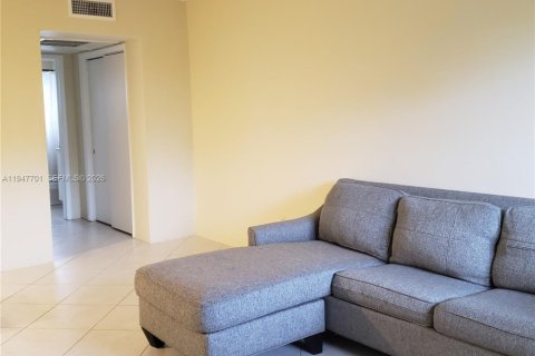 Condominio en Hallandale Beach, Florida, 1 dormitorio  № 2003852