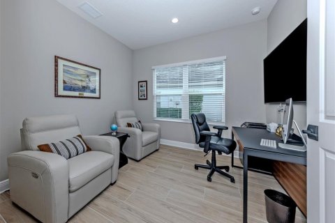 House in Venice, Florida 3 bedrooms, 171.87 sq.m. № 2430589 - photo 25
