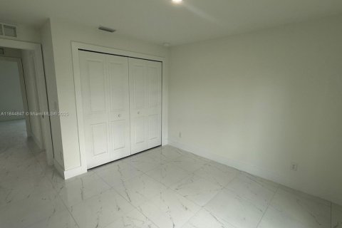 House in Lehigh Acres, Florida 3 bedrooms № 1841265 - photo 9