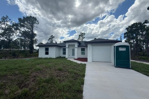 House in Lehigh Acres, Florida 3 bedrooms № 1841265 - photo 1