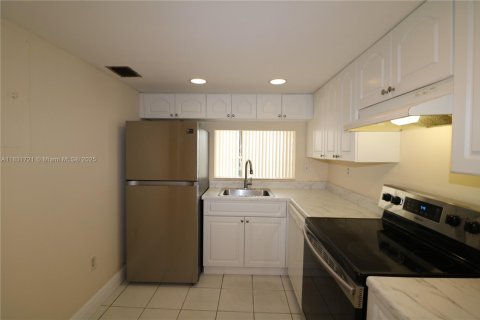 Condo in Miami, Florida, 3 bedrooms  № 1809442 - photo 8