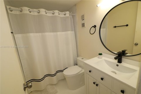 Condo in Miami, Florida, 3 bedrooms  № 1809442 - photo 9