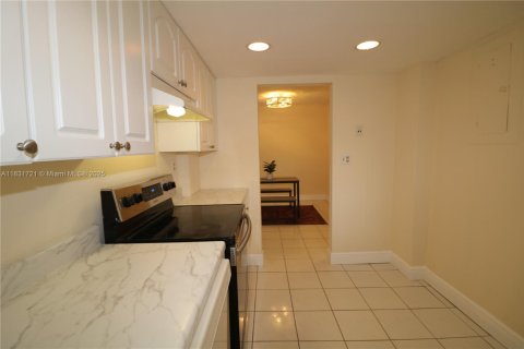 Condo in Miami, Florida, 3 bedrooms  № 1809442 - photo 27