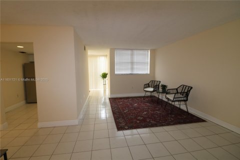Condo in Miami, Florida, 3 bedrooms  № 1809442 - photo 17