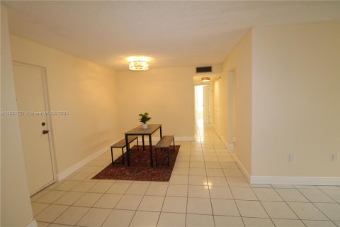Condo in Miami, Florida, 3 bedrooms  № 1809442 - photo 18