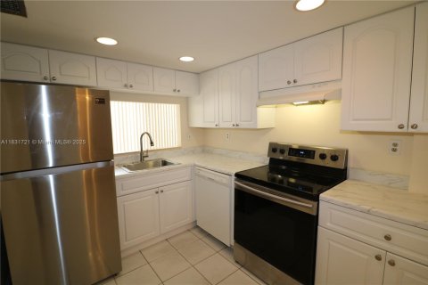 Condo in Miami, Florida, 3 bedrooms  № 1809442 - photo 5