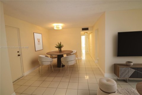Condo in Miami, Florida, 3 bedrooms  № 1809442 - photo 3