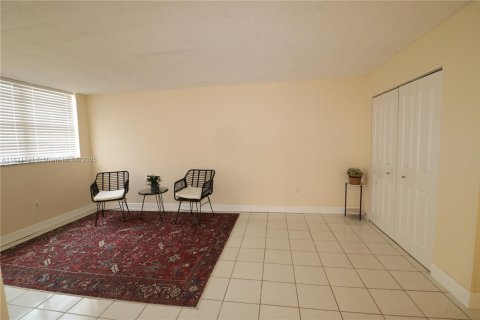 Condo in Miami, Florida, 3 bedrooms  № 1809442 - photo 20