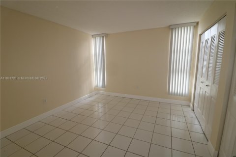 Condo in Miami, Florida, 3 bedrooms  № 1809442 - photo 28