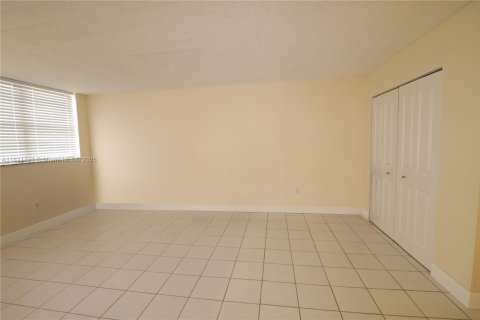 Condo in Miami, Florida, 3 bedrooms  № 1809442 - photo 21