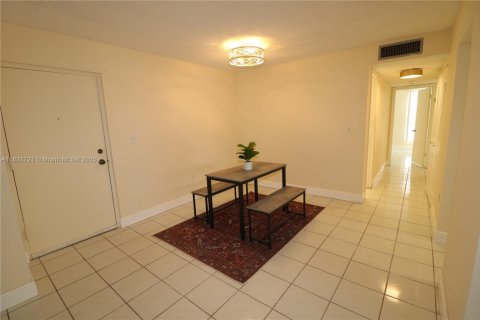 Condo in Miami, Florida, 3 bedrooms  № 1809442 - photo 23