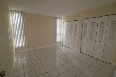 Condo in Miami, Florida, 3 bedrooms  № 1809442 - photo 30