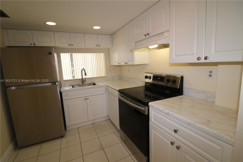 Condo in Miami, Florida, 3 bedrooms  № 1809442 - photo 7