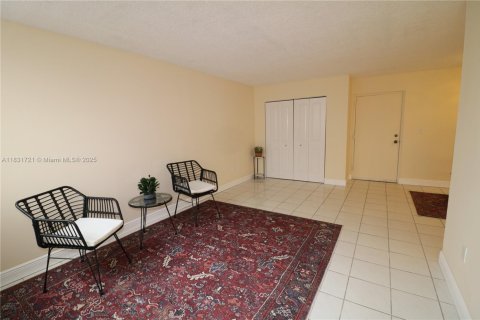 Condo in Miami, Florida, 3 bedrooms  № 1809442 - photo 25