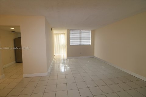 Condo in Miami, Florida, 3 bedrooms  № 1809442 - photo 16