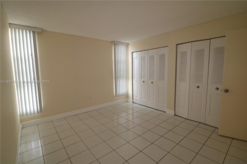Condo in Miami, Florida, 3 bedrooms  № 1809442 - photo 29
