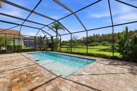 House in Lutz, Florida 7 bedrooms, 485.32 sq.m. № 2350327 - photo 4