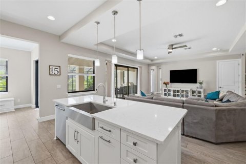 House in Lutz, Florida 7 bedrooms, 485.32 sq.m. № 2350327 - photo 18