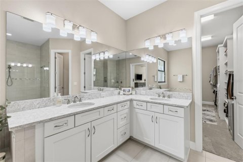 House in Lutz, Florida 7 bedrooms, 485.32 sq.m. № 2350327 - photo 30