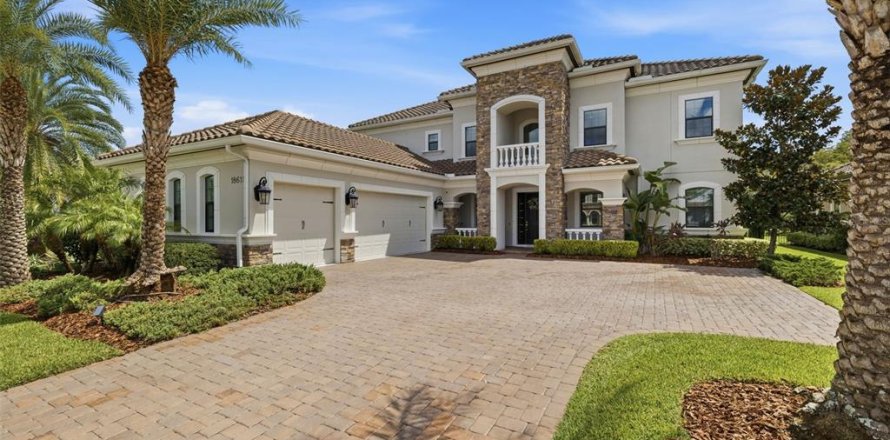 House in Lutz, Florida 7 bedrooms, 485.32 sq.m. № 2350327