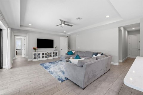 House in Lutz, Florida 7 bedrooms, 485.32 sq.m. № 2350327 - photo 12