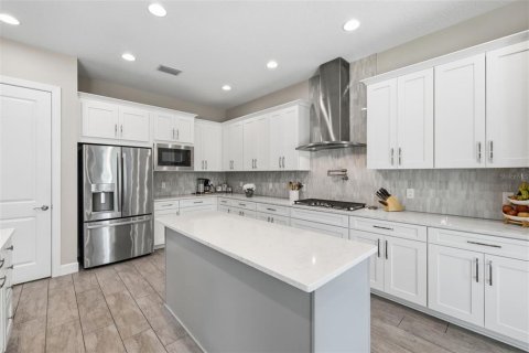 House in Lutz, Florida 7 bedrooms, 485.32 sq.m. № 2350327 - photo 16