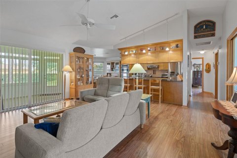 House in Spring Hill, Florida 3 bedrooms, 169.27 sq.m. № 2096547 - photo 15