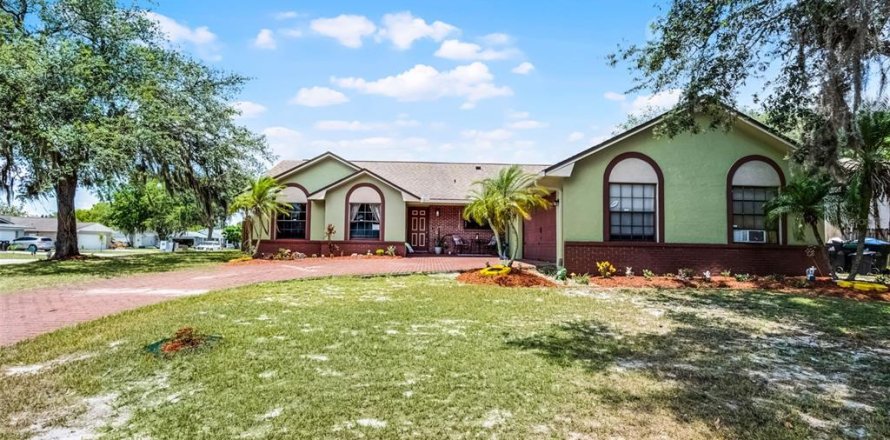 House in Orlando, Florida 4 bedrooms, 163.04 sq.m. № 1807928