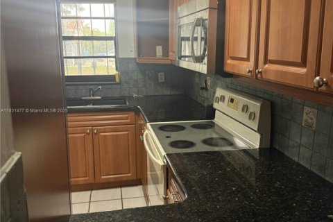 Touwnhouse à vendre à Miami, Floride: 3 chambres, 105.54 m2 № 1814246 - photo 3