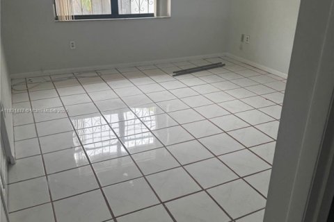 Touwnhouse à vendre à Miami, Floride: 3 chambres, 105.54 m2 № 1814246 - photo 6