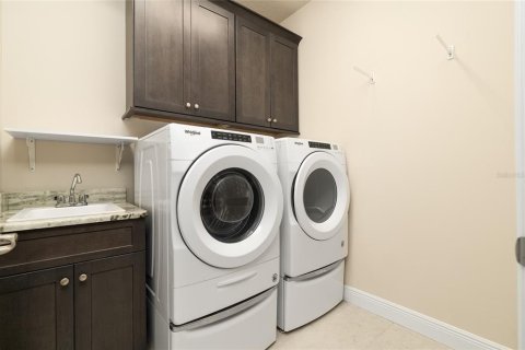 House in New Smyrna Beach, Florida 3 bedrooms, 224.92 sq.m. № 1915091 - photo 21